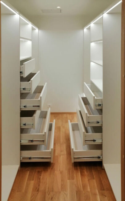 GARDEROOBIKAPP 1 GARDEROOBIKAPP 1